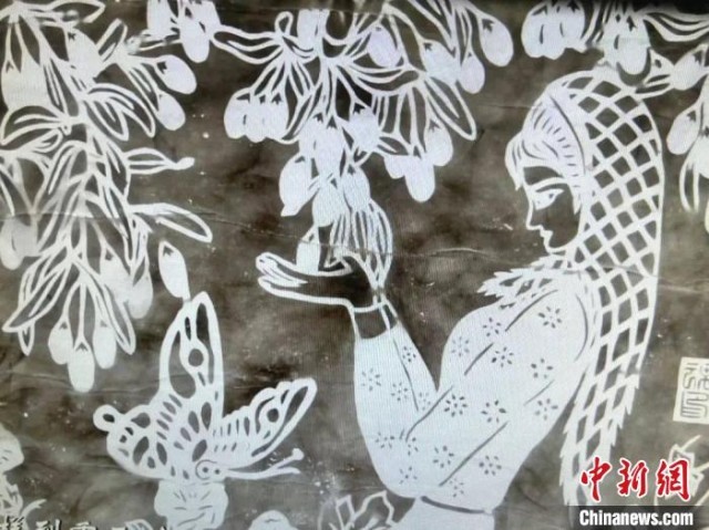 【榜样力量】熏画“守”艺人：“烟火”中传承中国“复印术”