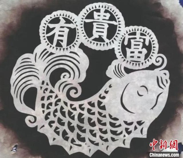 【榜样力量】熏画“守”艺人:“烟火”中传承中国“复印术” 第6张插图 【榜样力量】熏画“守”艺人:“烟火”中传承中国“复印术” 第6张插图